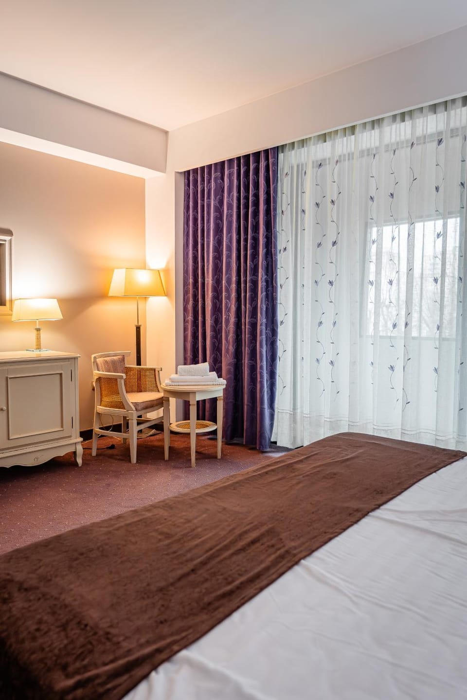 Bed, Living room, Photo of the whole room, Bedroom