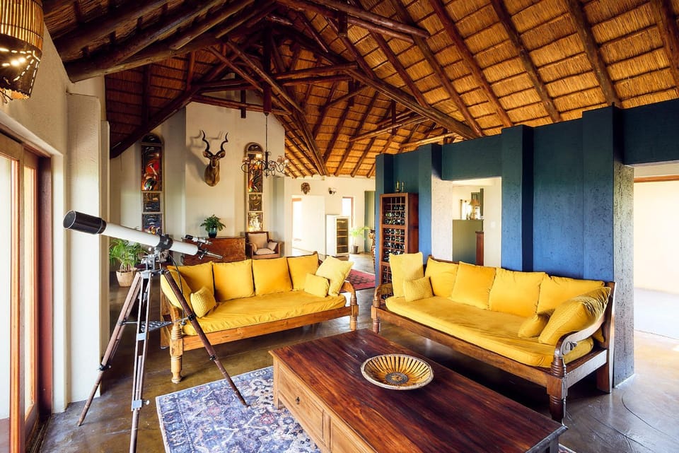 Lounge or bar, Seating area