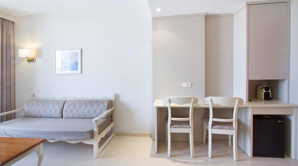 TV and multimedia, Coffee/tea facilities, Balcony/Terrace, Living room