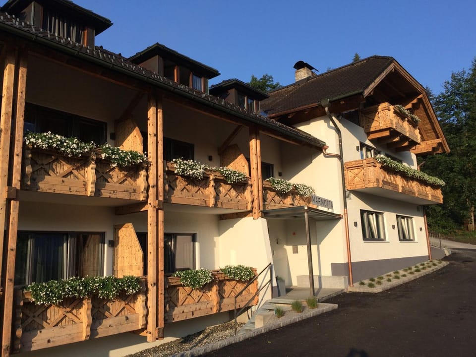 Property building, Facade/entrance, Day