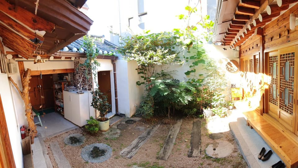 Property building, Garden, Garden, Garden view, Area and facilities