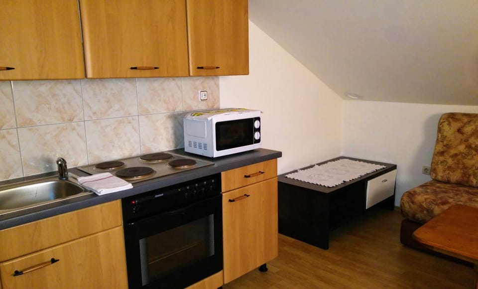 Coffee/tea facilities, Kitchen or kitchenette, Communal kitchen