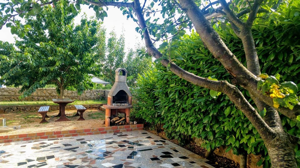 Natural landscape, BBQ facilities, On site