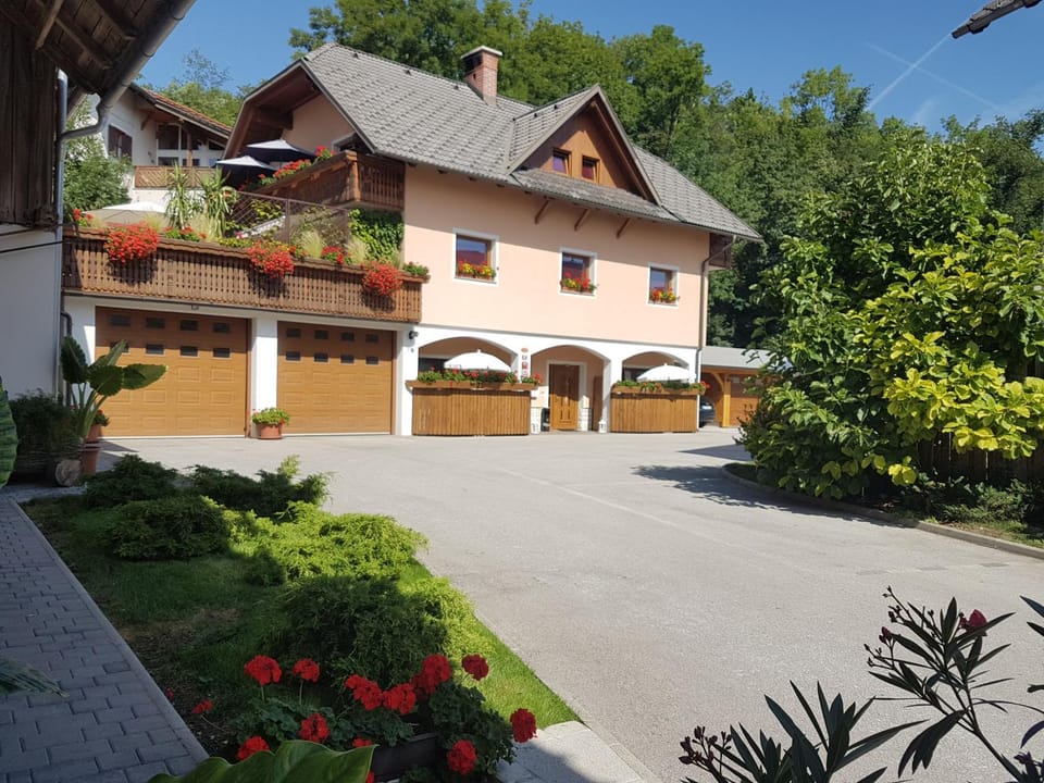 Property building, Facade/entrance