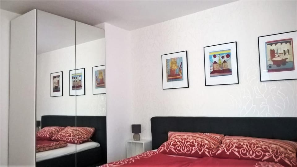 Bed, Photo of the whole room, Decorative detail, Bedroom