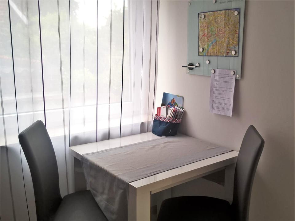 Photo of the whole room, Decorative detail, Seating area, Dining area