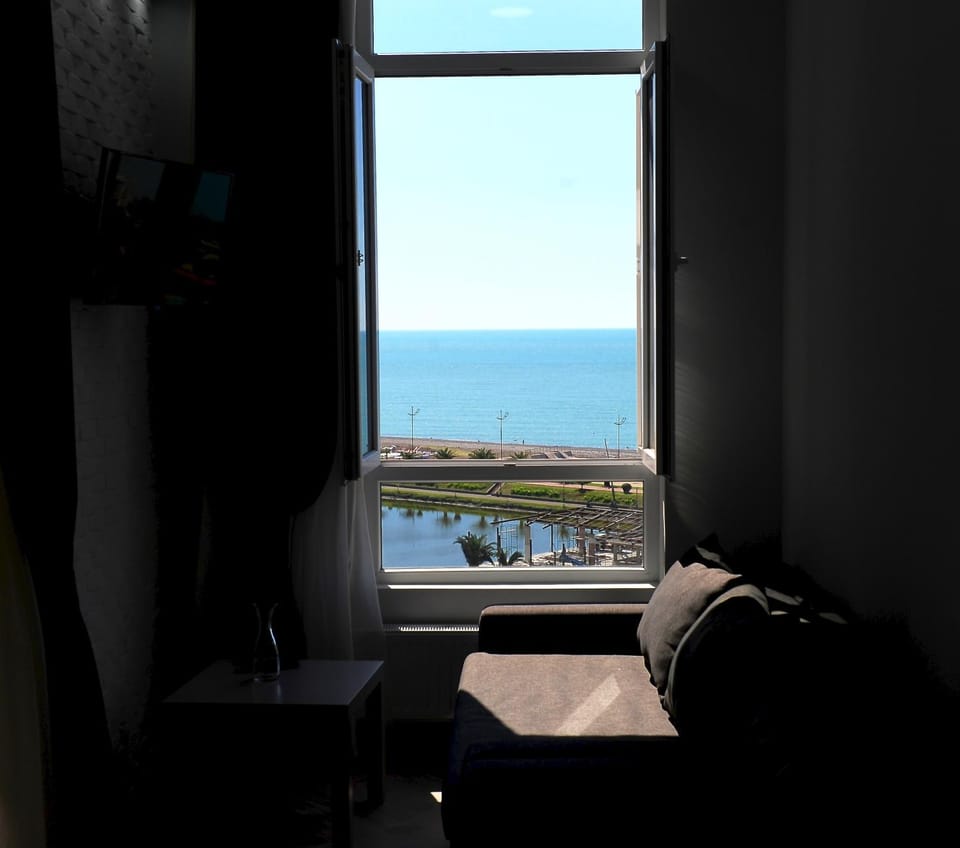 Sea view, Street view
