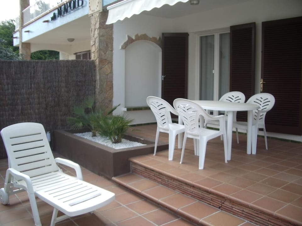 Facade/entrance, Balcony/Terrace