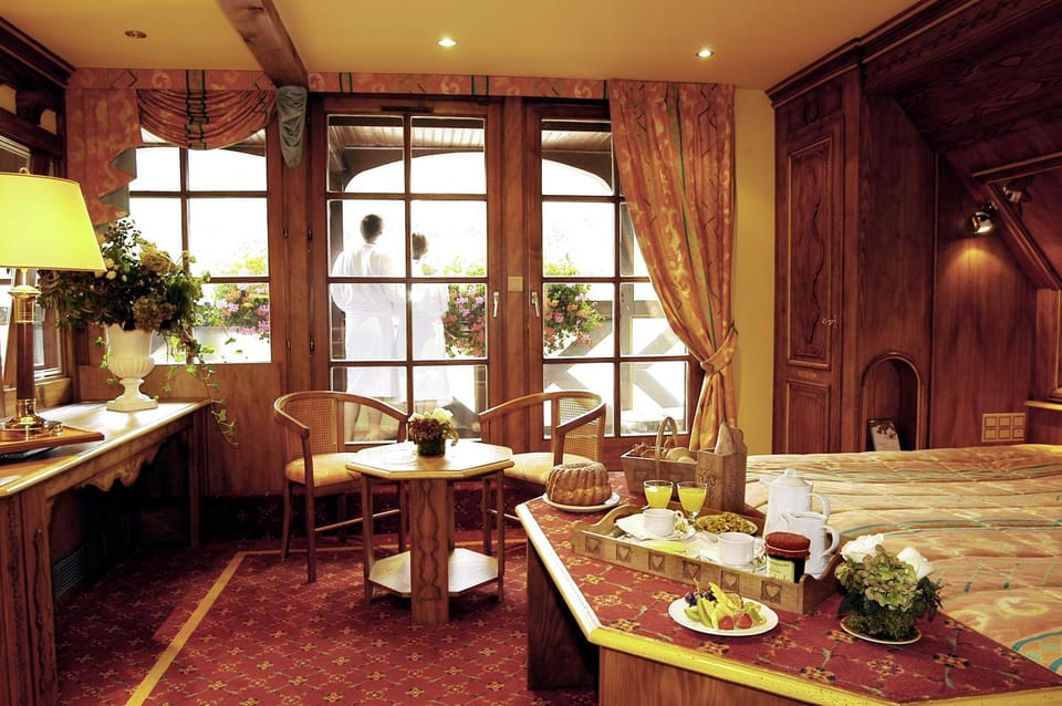 Photo of the whole room, Breakfast