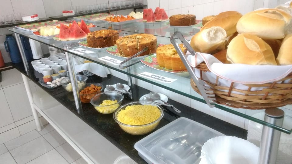 Restaurant/places to eat, Buffet breakfast