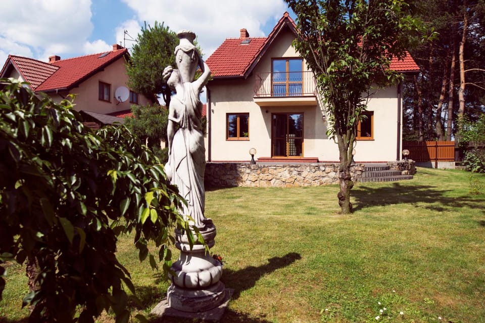 Property building, Natural landscape, Garden, Balcony/Terrace, Decorative detail, Garden view