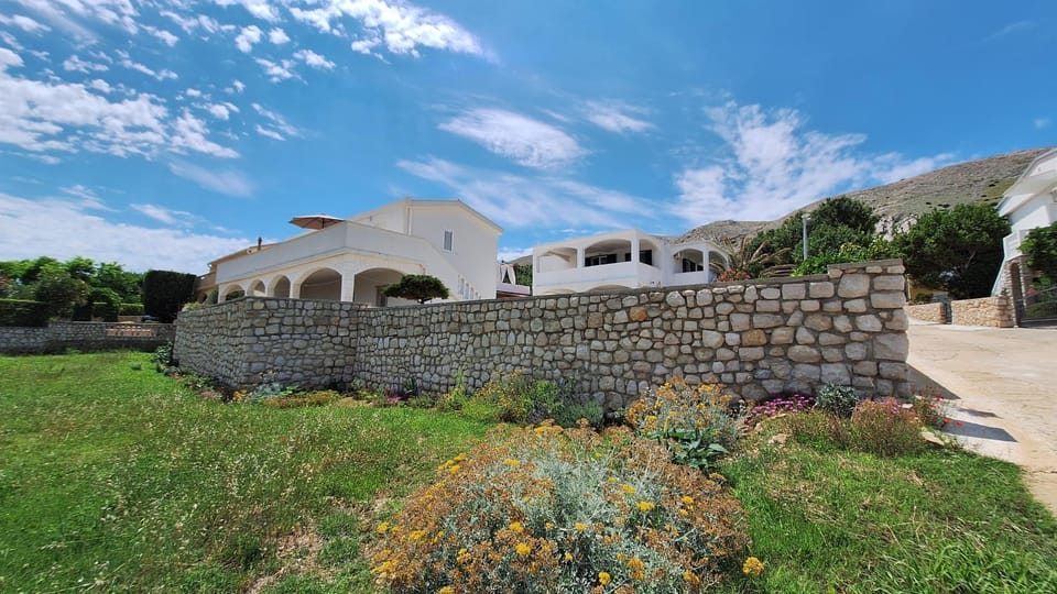 Property building, Natural landscape, Garden view