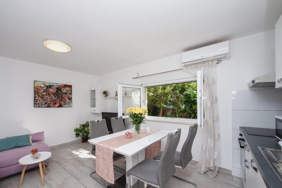 Kitchen or kitchenette, Living room, Dining area, air conditioner