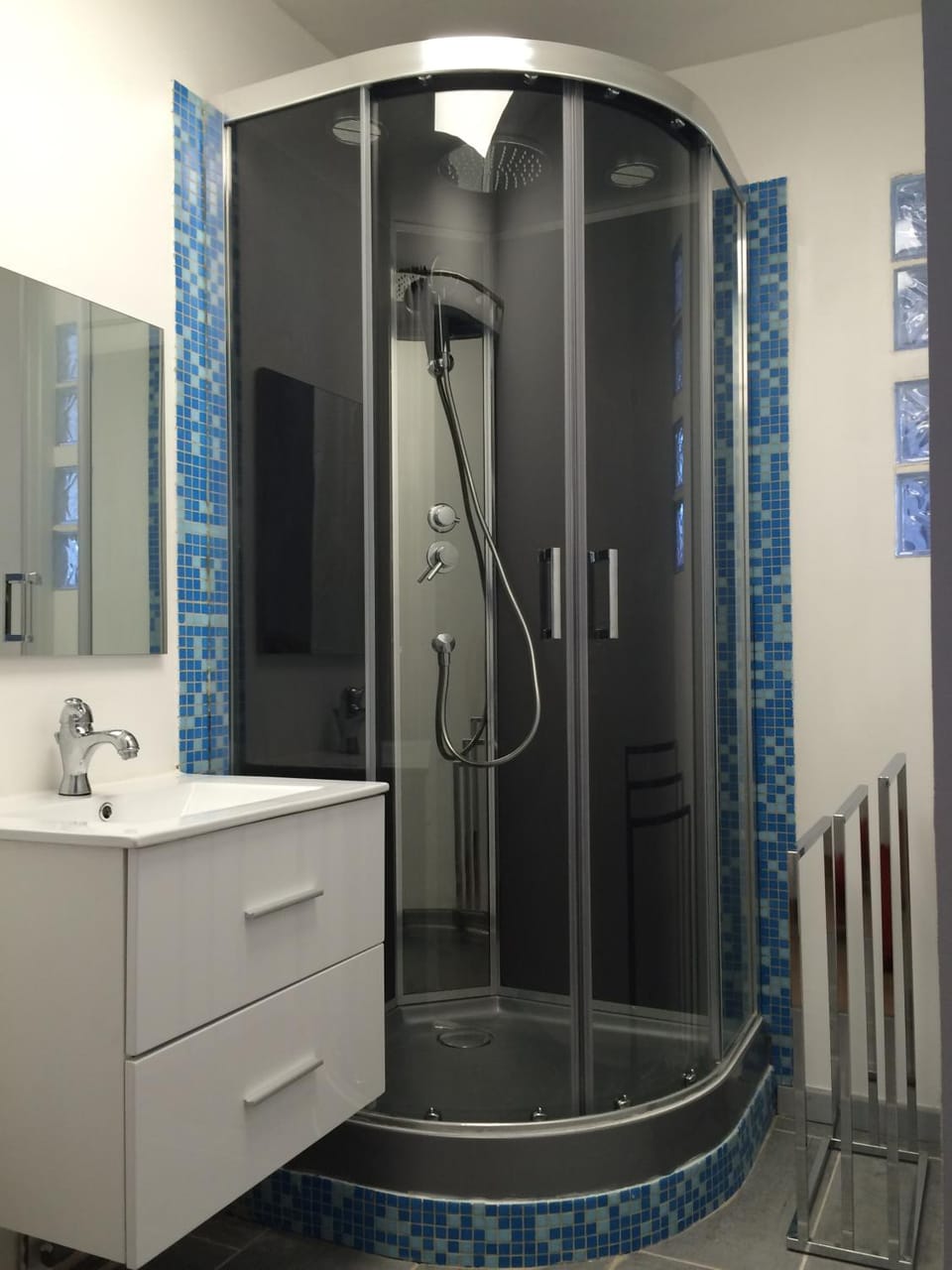 Bathroom, Decorative detail