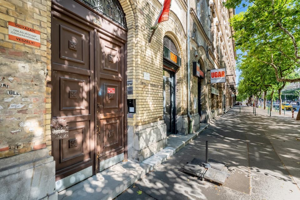 Property building, Neighbourhood, Street view