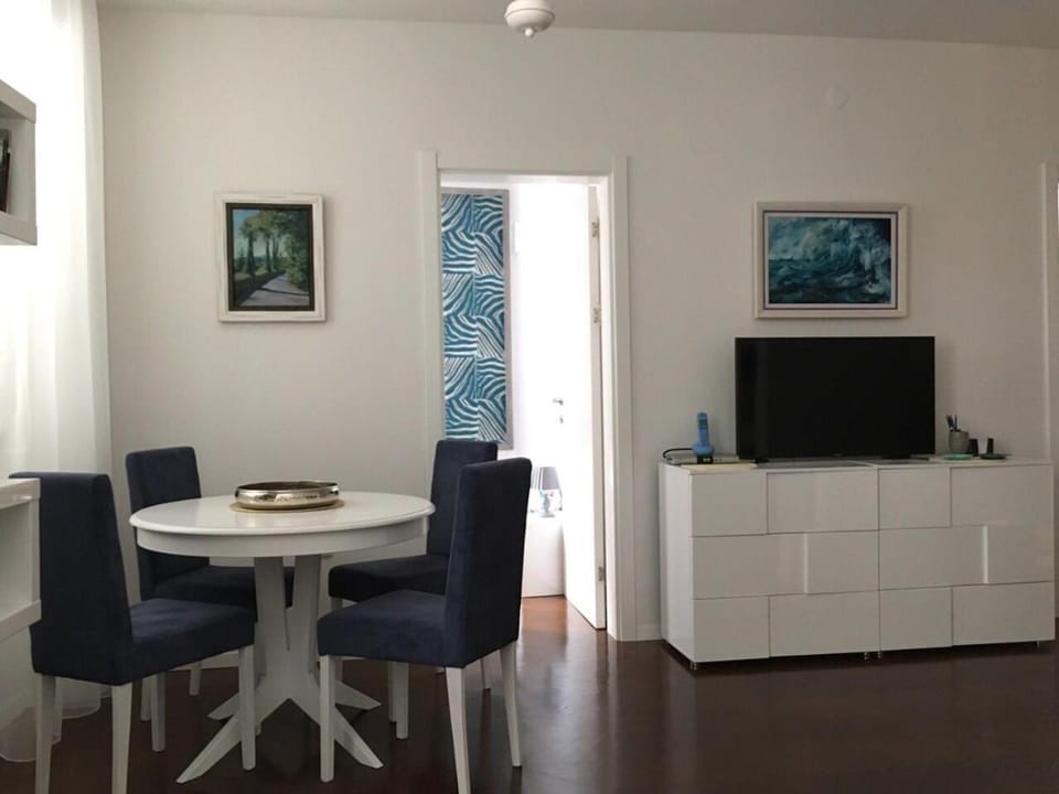 TV and multimedia, Dining area
