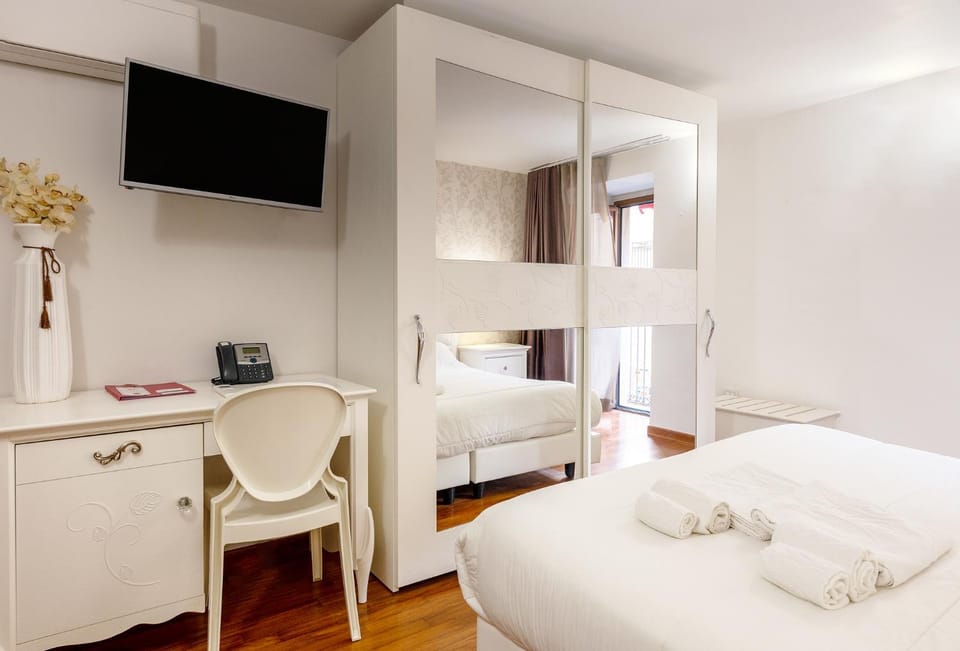 Bed, Photo of the whole room, hair dresser