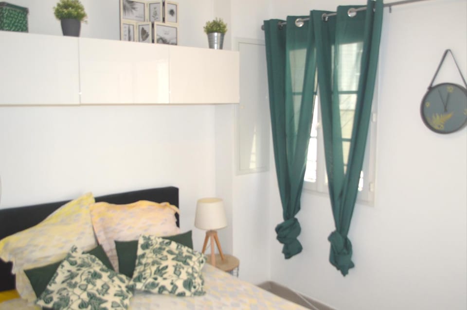Studio Charles de Gaulle - Vieux Port Apartment in Marseille