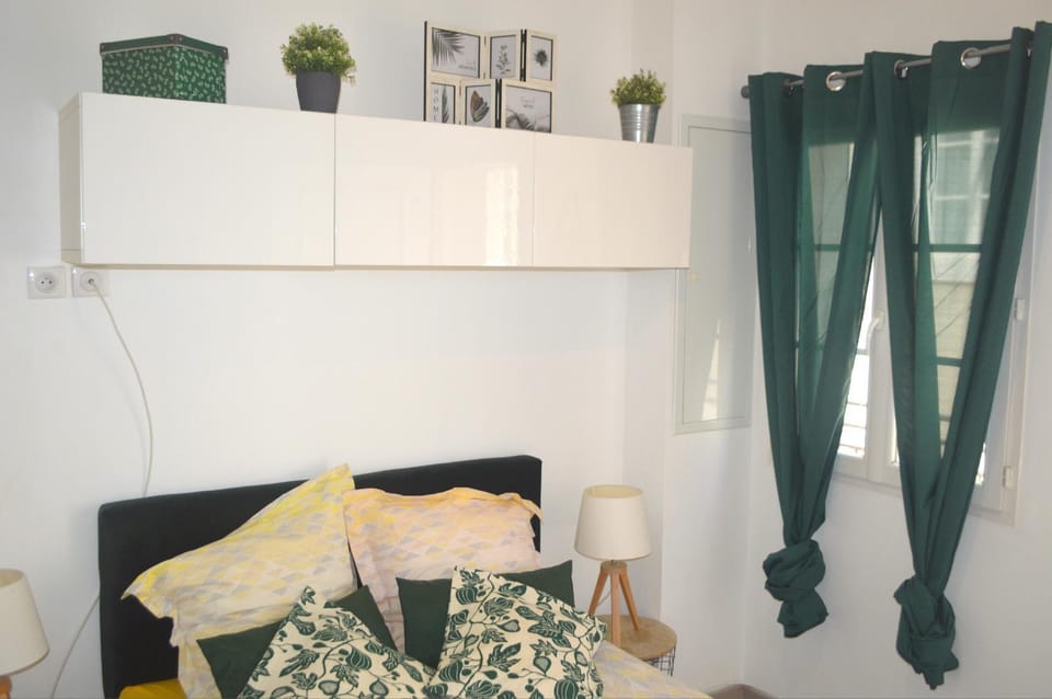 Studio Charles de Gaulle - Vieux Port Apartment in Marseille