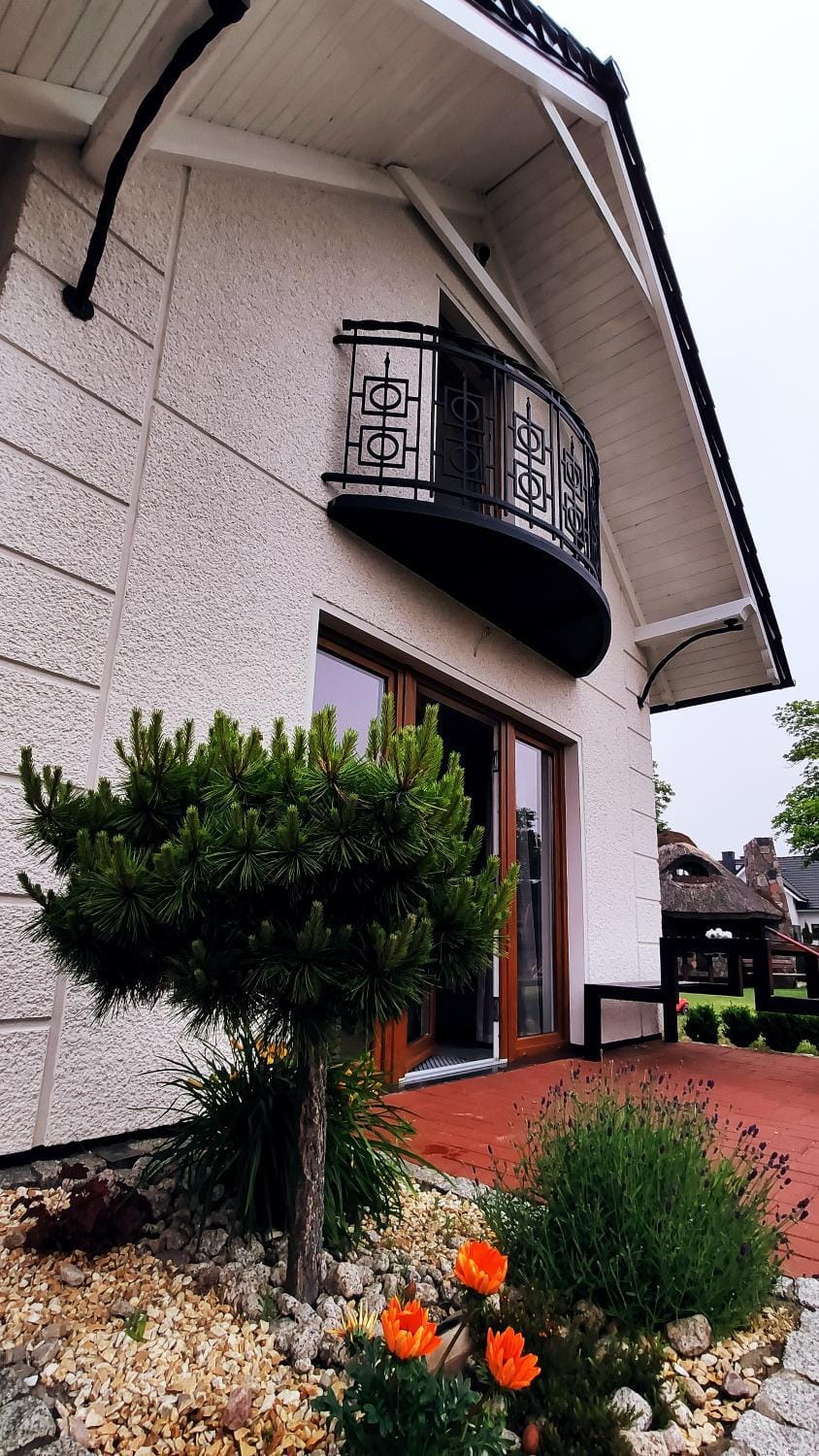 Facade/entrance, View (from property/room)