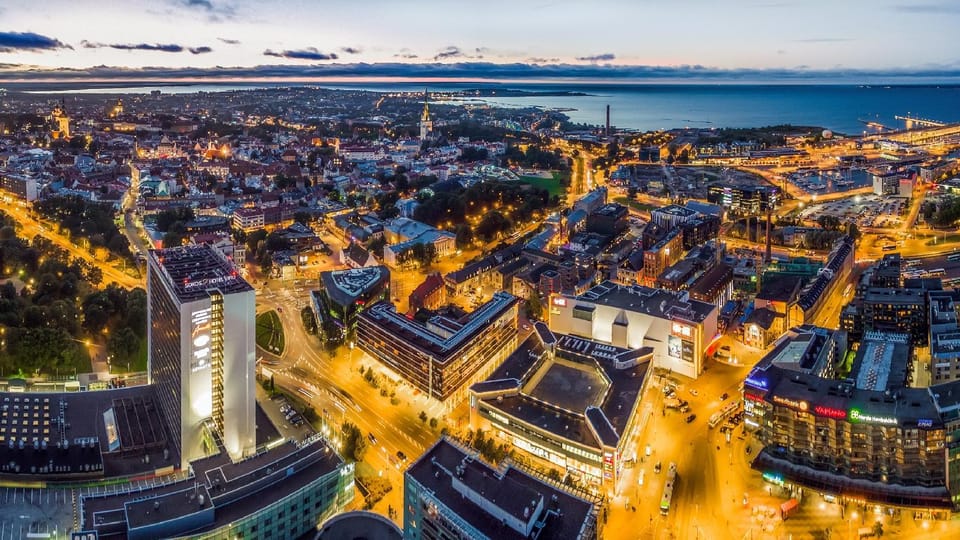 Facade/entrance, Bird's eye view, City view, Sea view, Street view