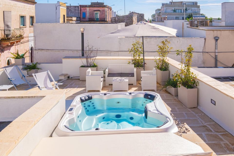 Hot Tub, Pool view