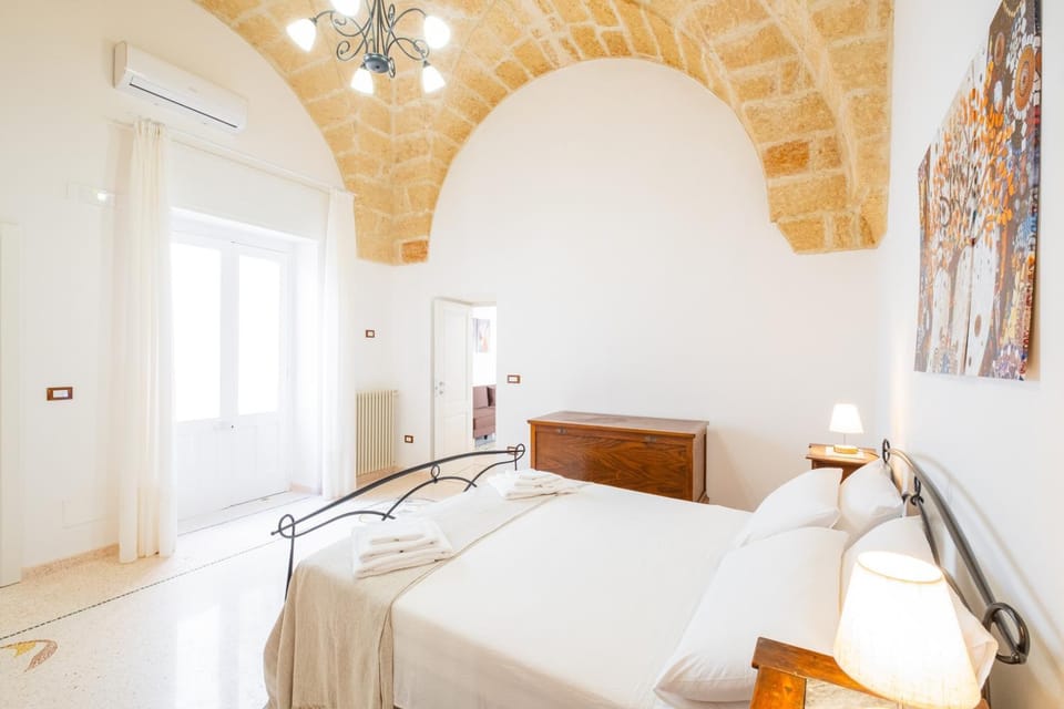 Bed, TV and multimedia, Photo of the whole room, Bedroom, air conditioner