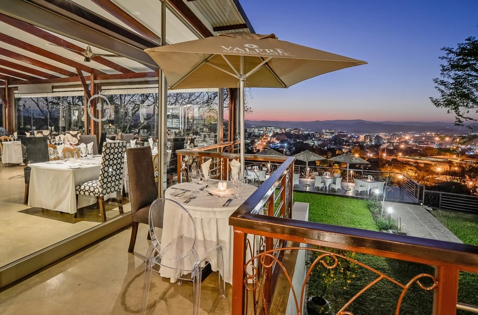 Restaurant/places to eat, City view
