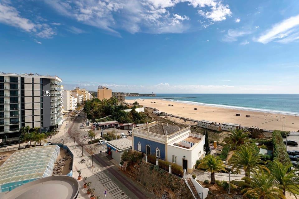 Sea view, Street view