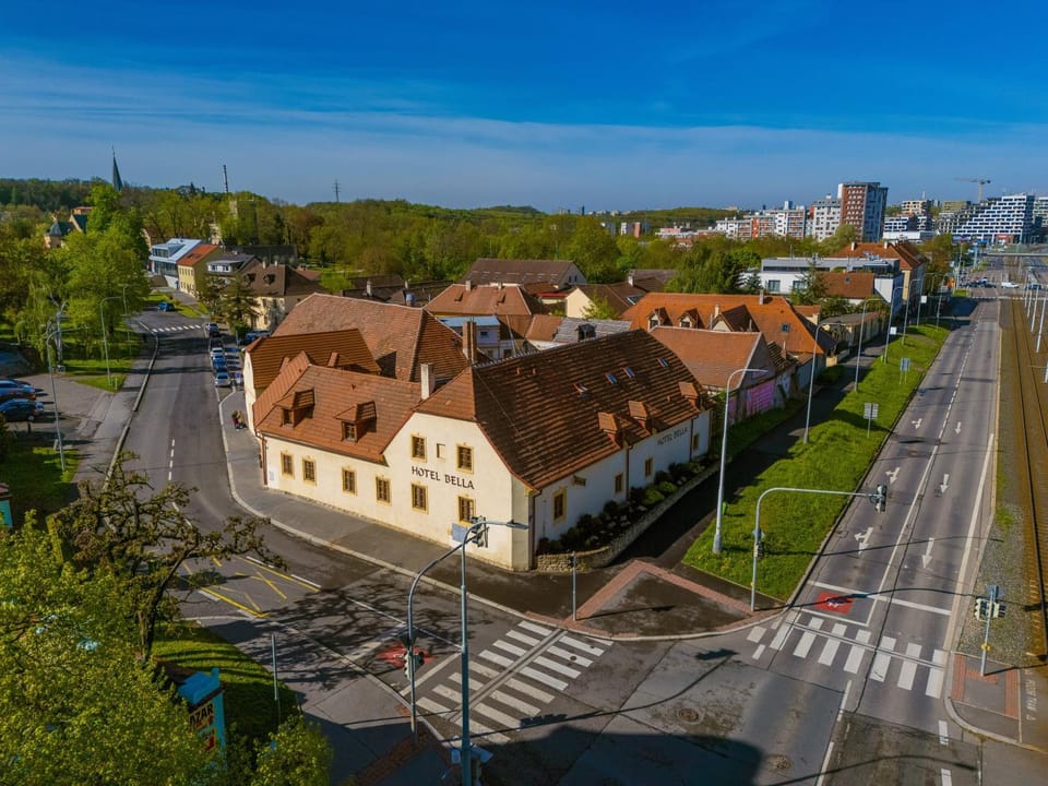 Property building, Day, Bird's eye view, Street view
