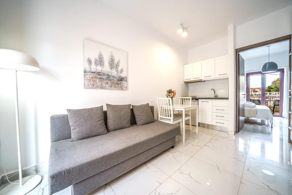 Kitchen or kitchenette, Seating area