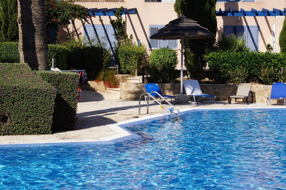 Patio, Neighbourhood, Garden, Balcony/Terrace, Swimming pool, Swimming pool