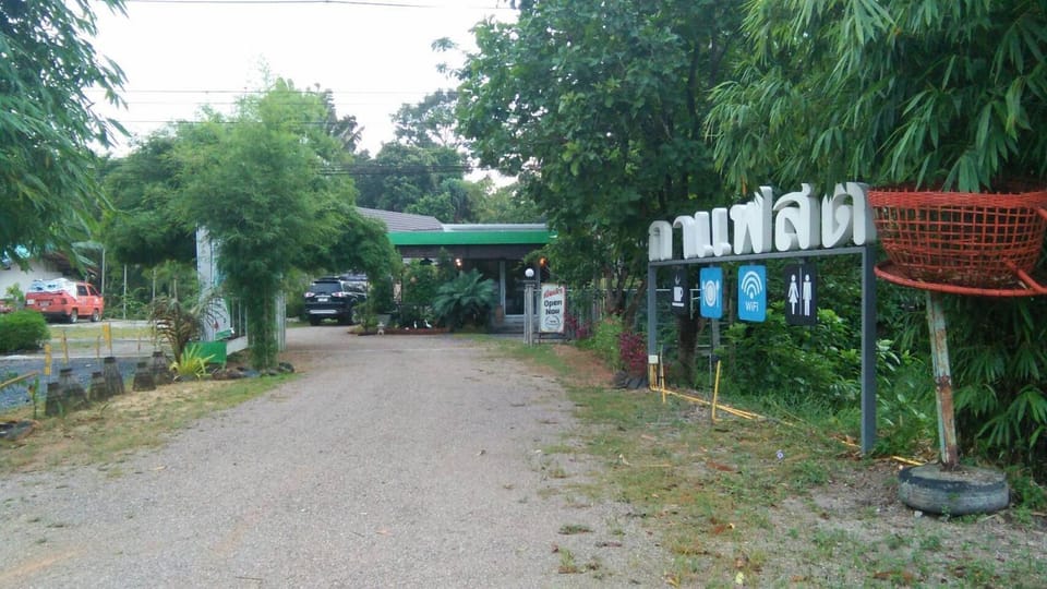 Restaurant/places to eat, Facade/entrance
