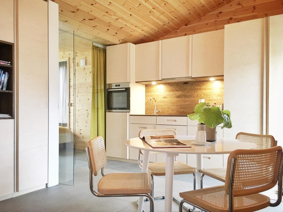 Kitchen or kitchenette, Living room, Seating area, Dining area