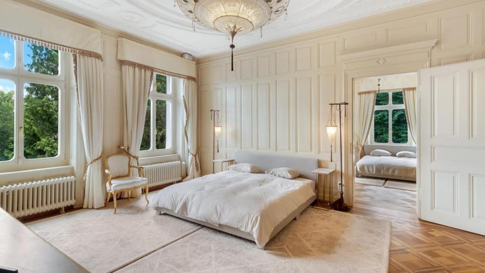 Bed, Seating area, Bedroom