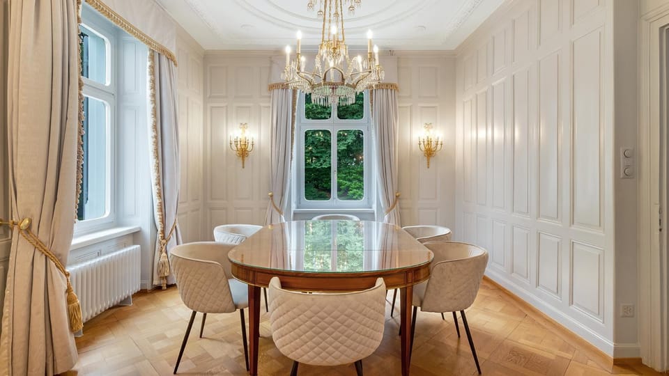 Living room, Seating area, Dining area