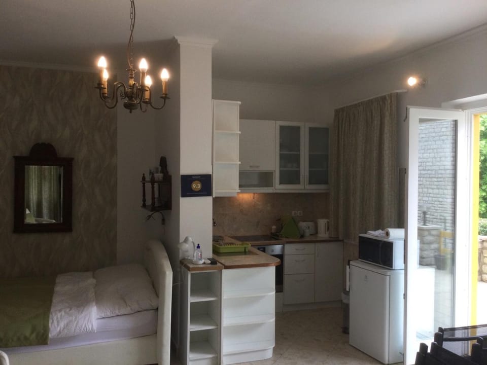 Living room, Bedroom, kitchen