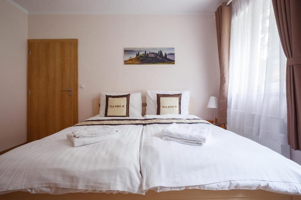 Bed, Balcony/Terrace, Bedroom, group of guests, Family, flat iron, hair dryier, locker, microwave, towels, trouser press, wardrobe, washing machine, kitchen