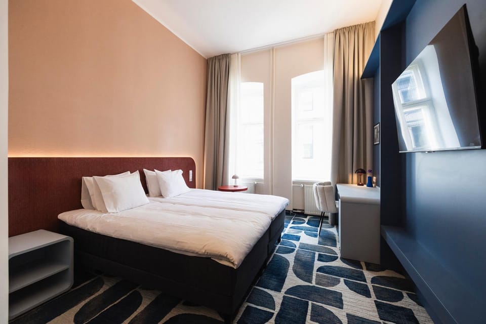 Photo of the whole room, Bedroom