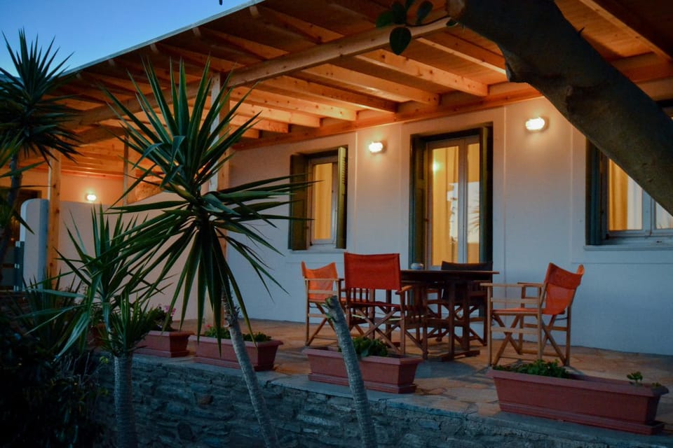 Patio, Facade/entrance, Summer, Seating area, On site, Garden view, Sunset