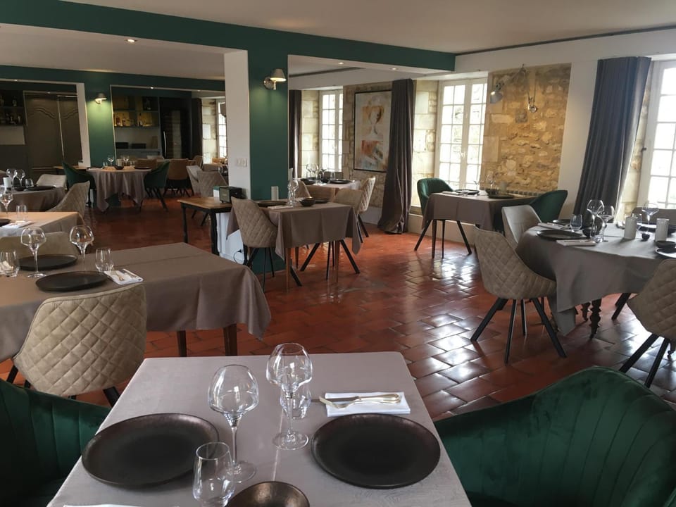 Restaurant/places to eat, Banquet/Function facilities