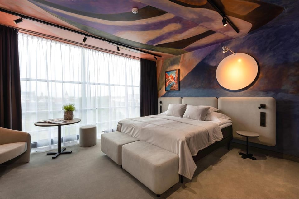 Bed, Photo of the whole room, Seating area, Bedroom