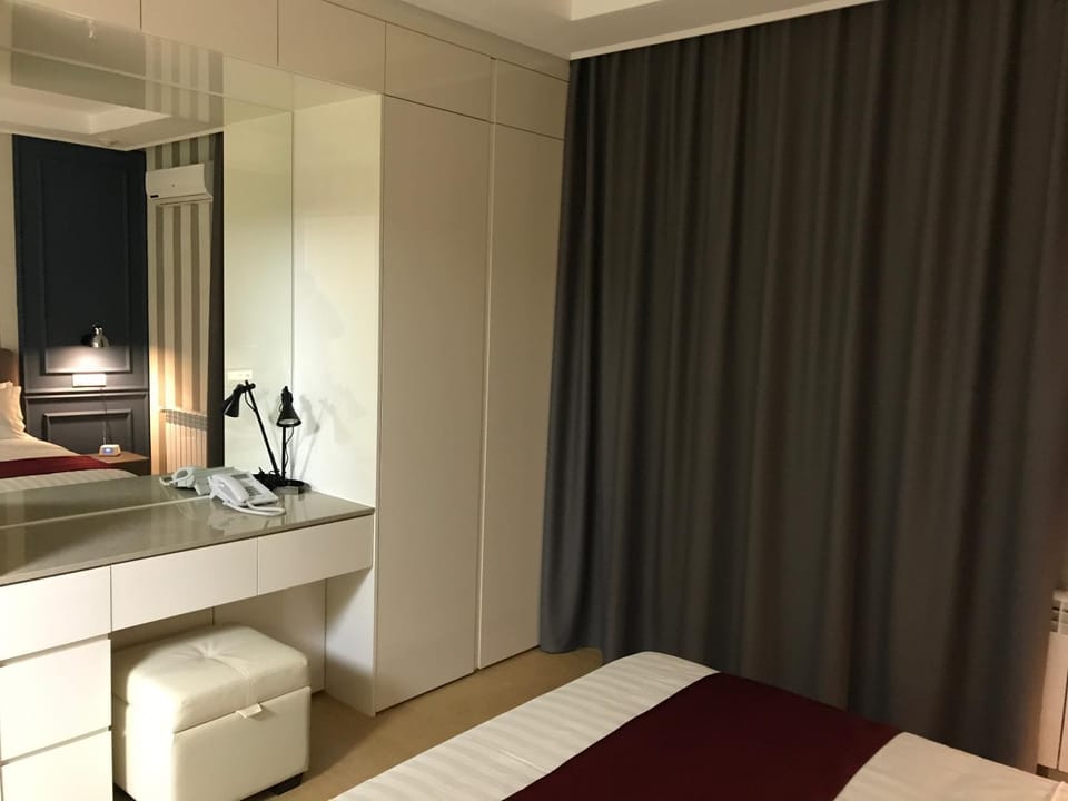 Decorative detail, Bedroom, bunk bed, hair dresser