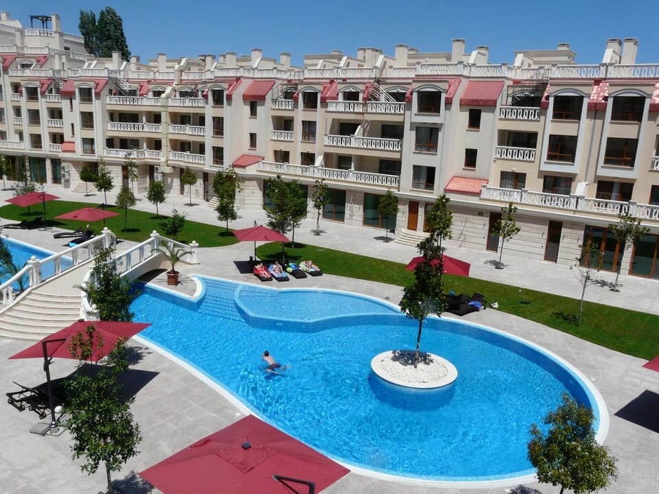 Swimming pool, Swimming pool