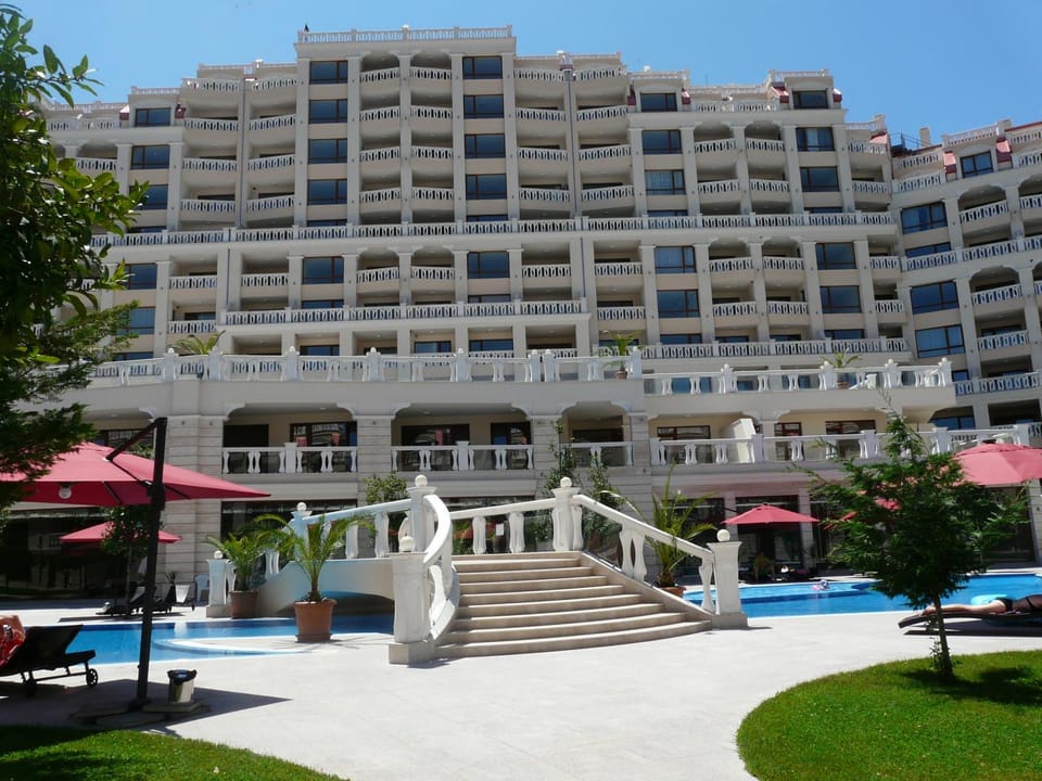Property building, Facade/entrance, Swimming pool