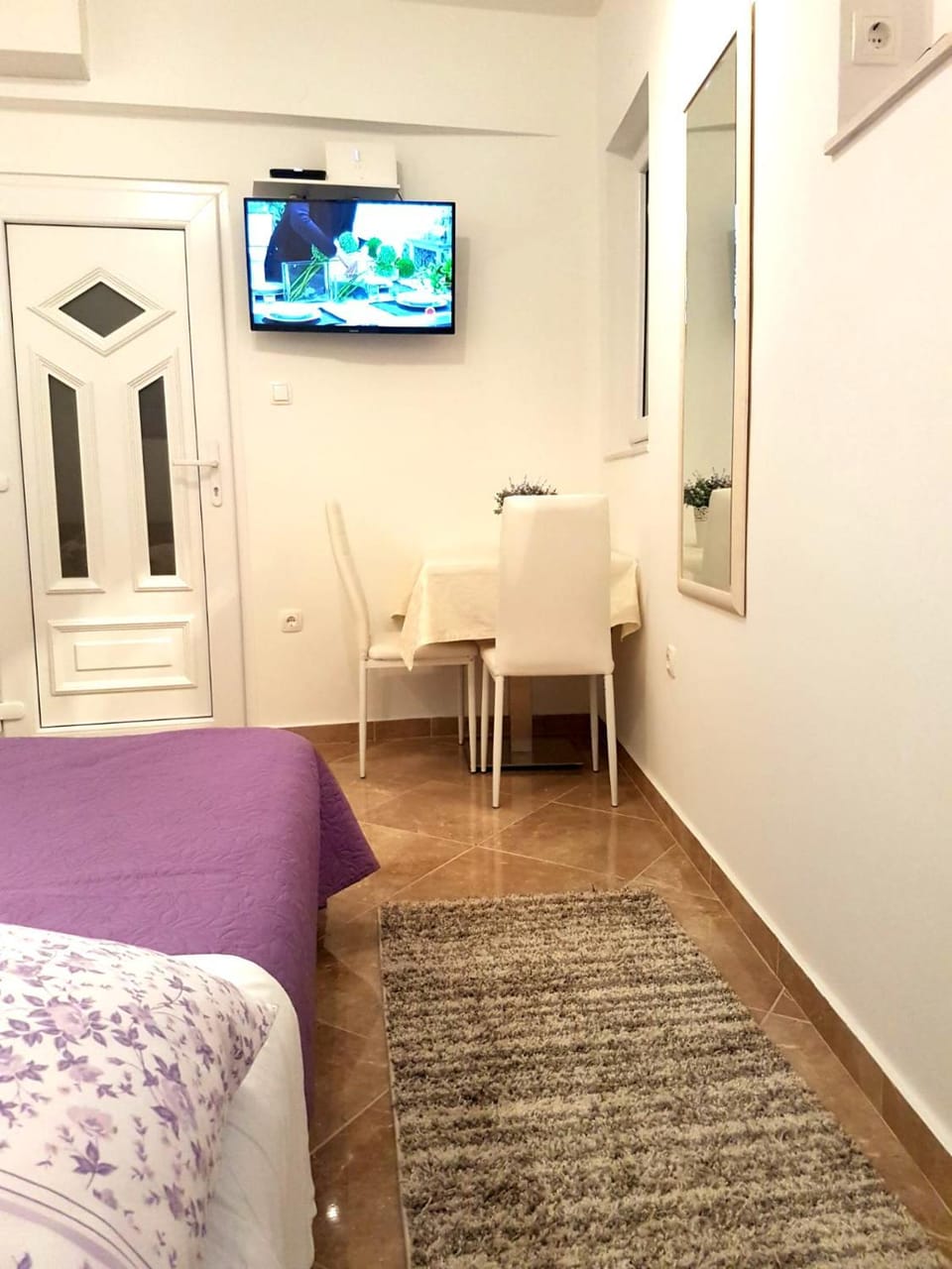 TV and multimedia, Photo of the whole room, Decorative detail