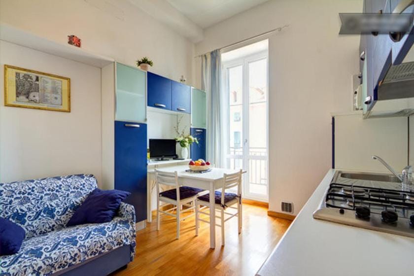 TV and multimedia, Kitchen or kitchenette, Living room, Seating area, Dining area
