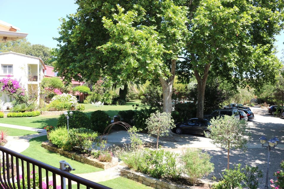 Balcony/Terrace, Garden view