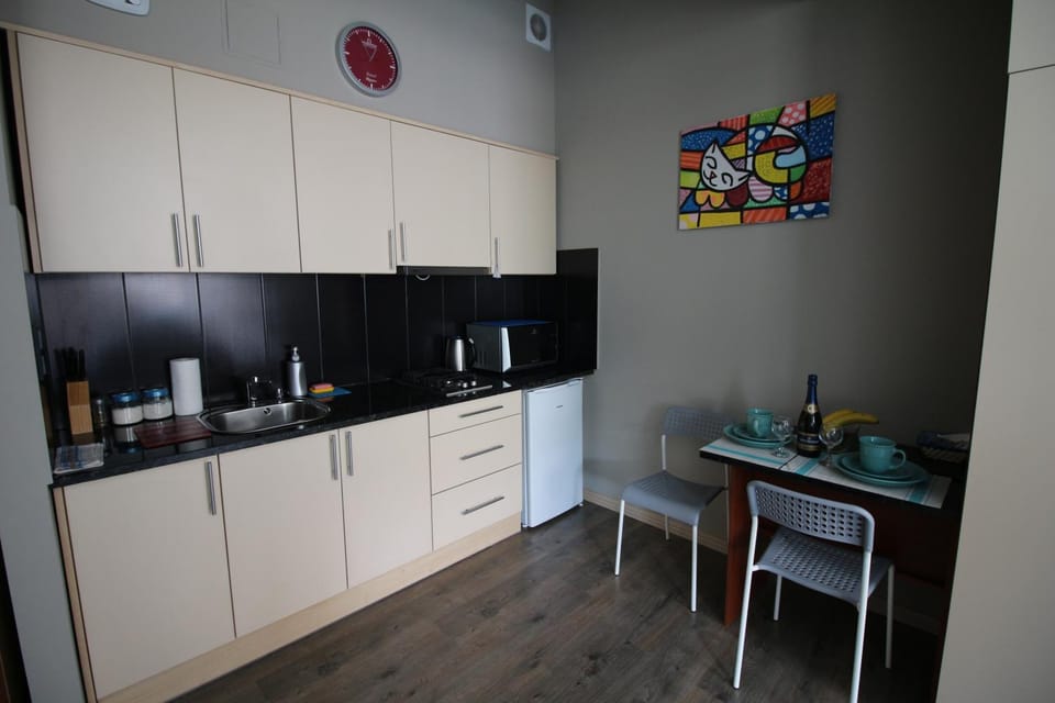 Coffee/tea facilities, Kitchen or kitchenette, Dining area
