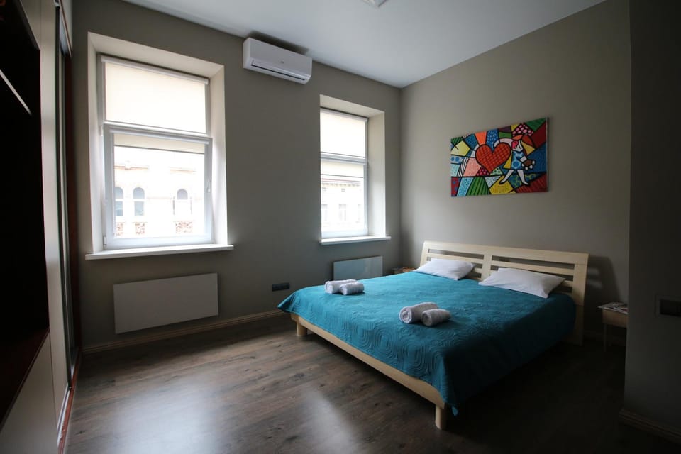 Bed, Day, Summer, Bedroom, On site